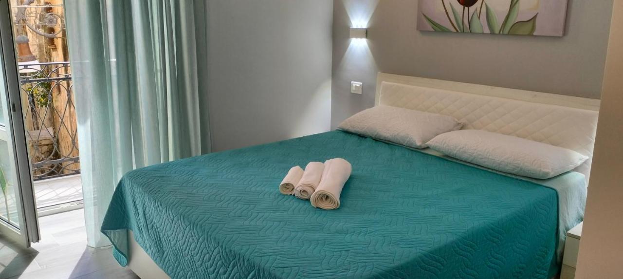 Bed and Breakfast Le Vie Del Centro Шакка Экстерьер фото